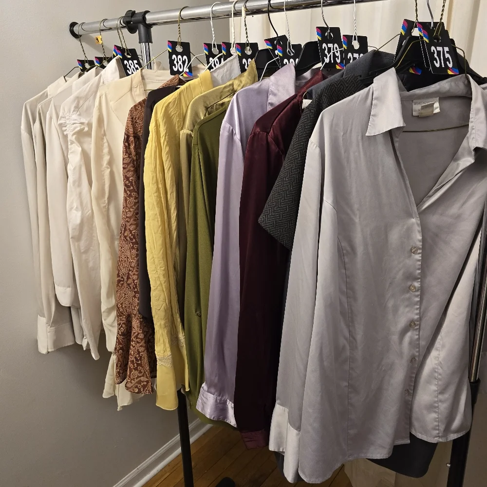 #388 bone button blouse - Picture 3 of 8